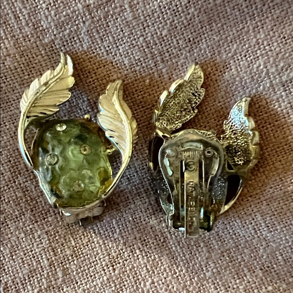 Vintage Clip On Leafy Green Gemstone Earrings - Picture 4 of 5
